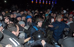Під час зіткнень у Києві постраждали близько 20-ти беркутівців