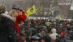 Кияни сьогодні намагалися розібрати барикади на Майдані